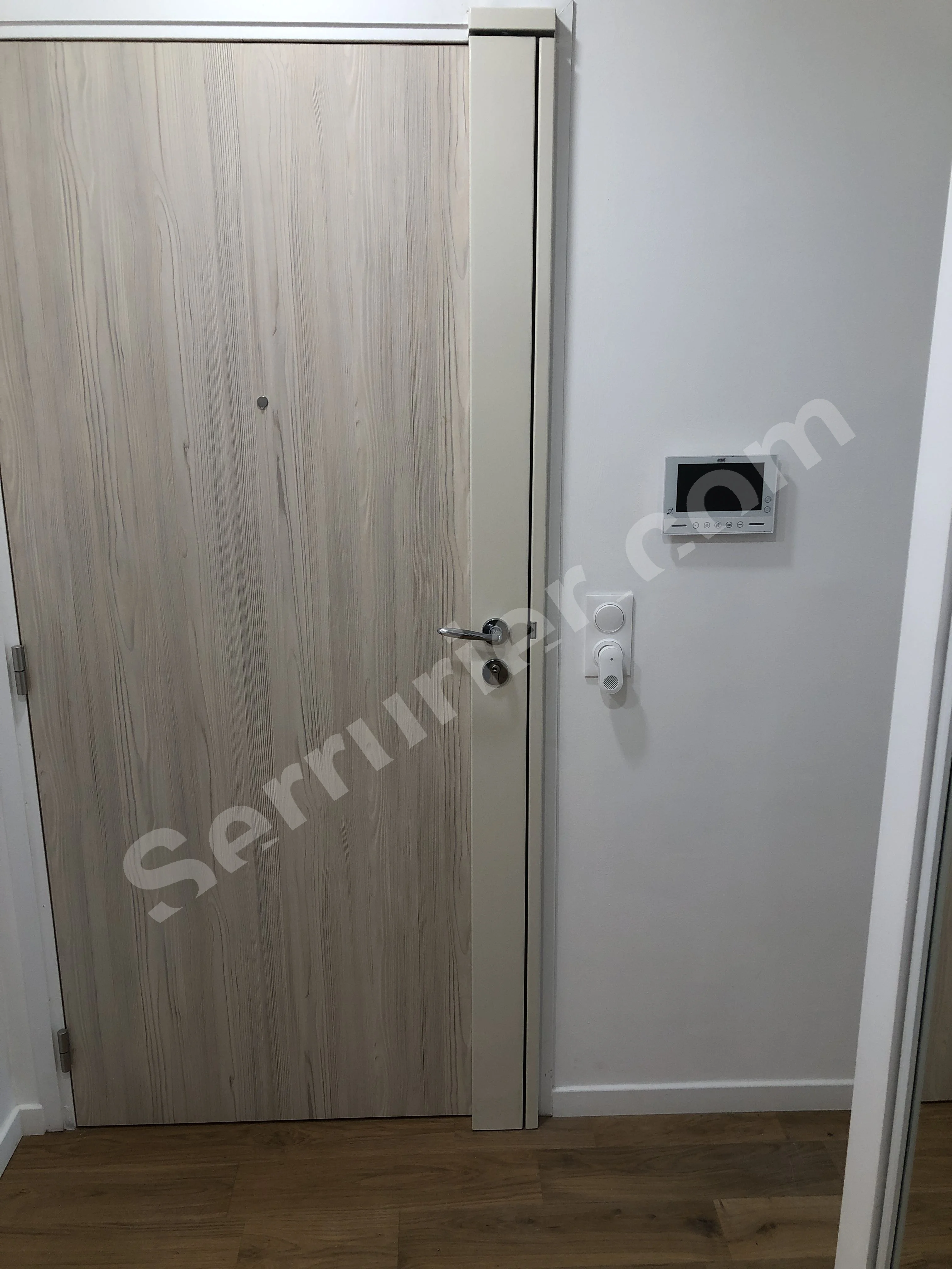 Serrure Multipoint de sécurité 7 points A2P1* ERMETIS avec capot peint à la couleur de la porte Paris